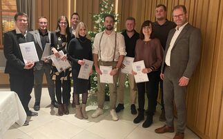 /assets/images/c/F_Weihnachtsfeier_Ehrungen_241220-93e063f9.jpg