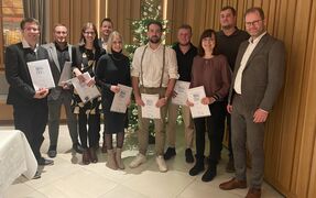 /assets/images/f/F_Weihnachtsfeier_Ehrungen_241220-534a7023.jpg
